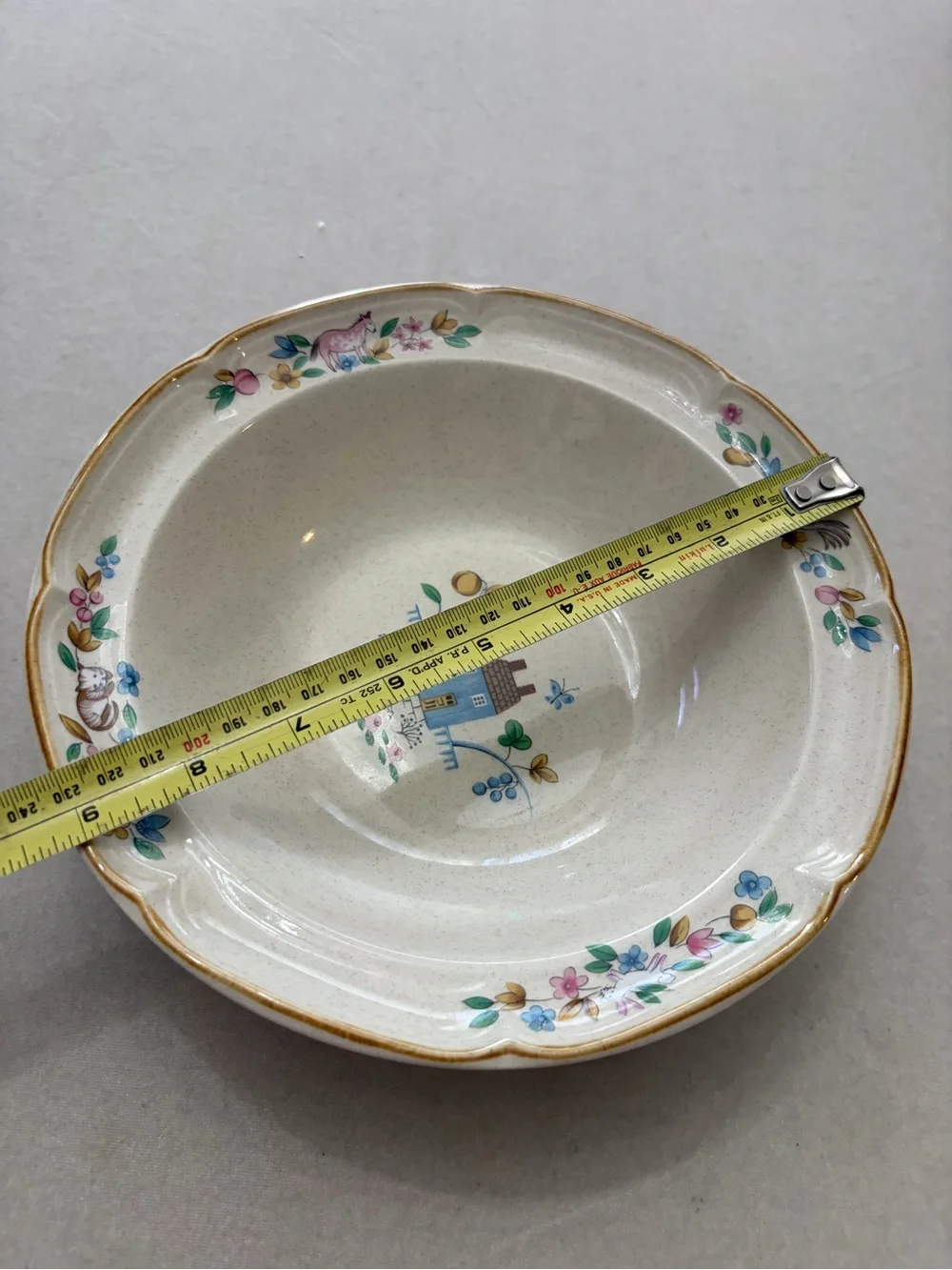 Cream Ceramic Cottage-Scene Decorative Bowl with Floral Trim